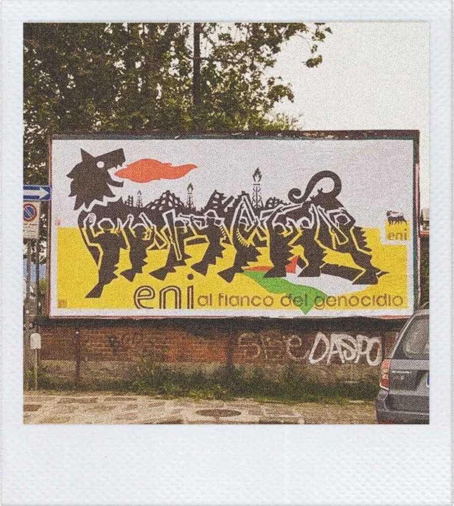 Eni al fianco del genocidio, manisteto 6 x3 metri di Illustre Feccia.
